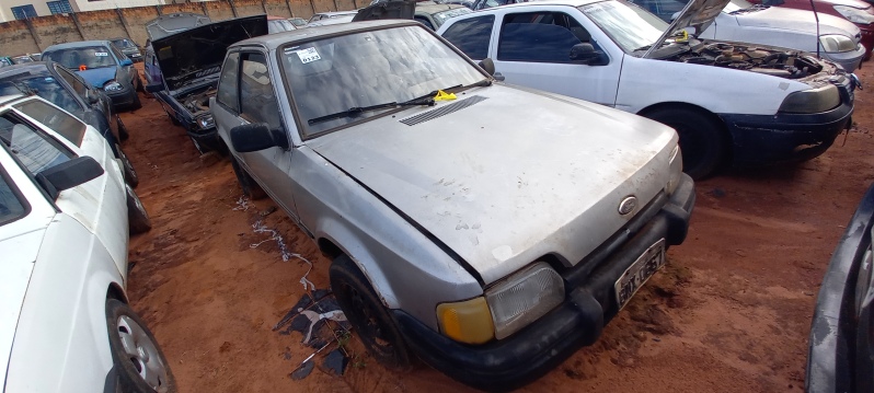 SUCATA APROVEITÁVEL COM MOTOR INSERVÍVEL