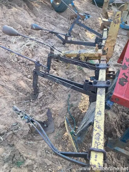 cultivador pantográfico marca Tatu com 05 hastes