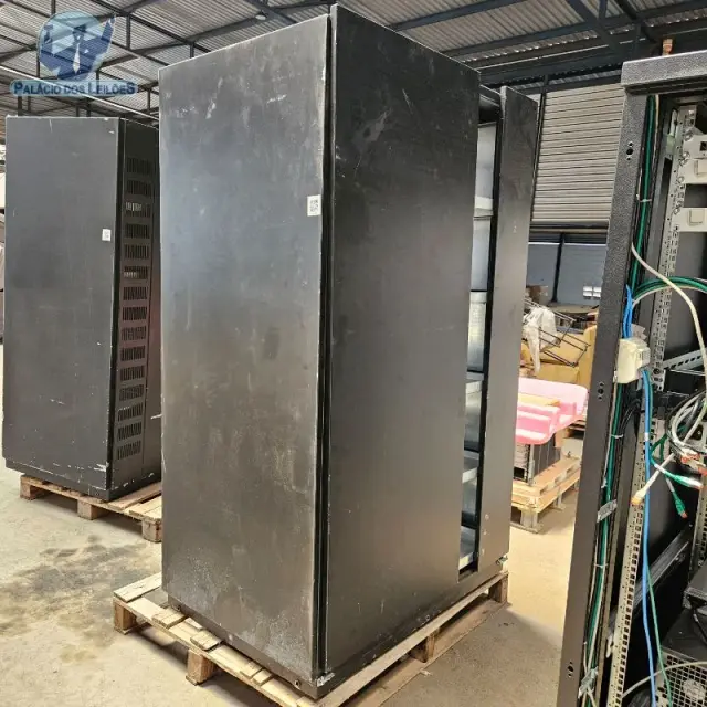 1 GABINETE DE BATERIAS EATON, MODELO TC110/40, P/N 76PG814025, 480 V, FABRICAÇAO 08/2009