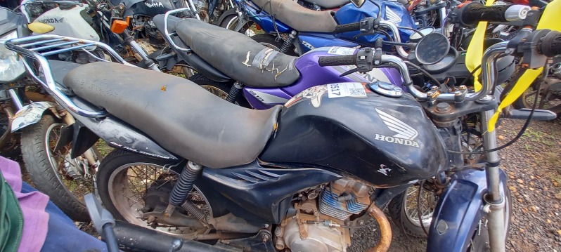SUCATA APROVEITÁVEL COM MOTOR INSERVÍVEL