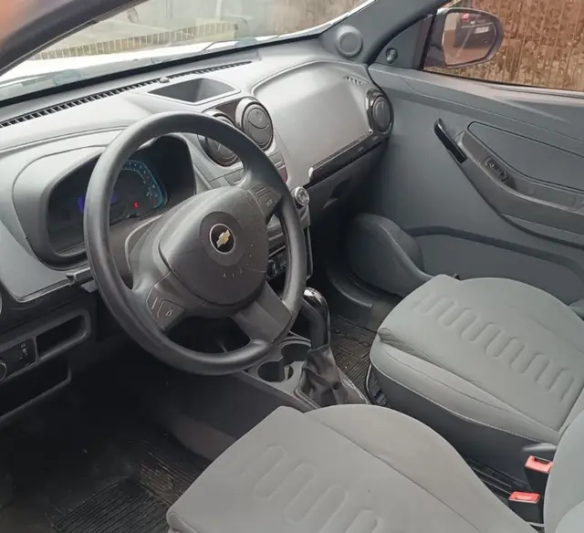 UM VEÍCULO AUTOMOTOR GM/MONTANA