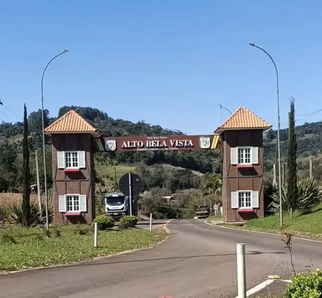 Terreno com 2.871,17m² mais edificações