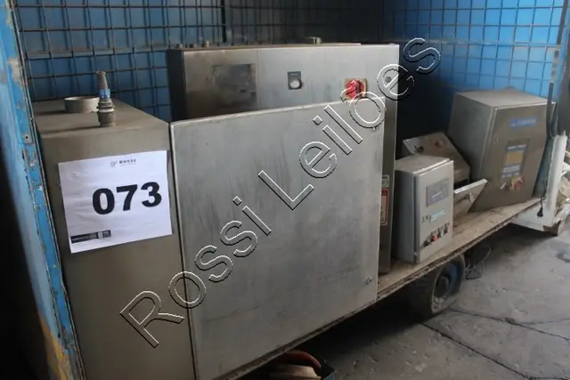 5 UN. QUADROS ELÉTRICOS EM INOX C/ COMPONENTES; 1 QUADRO ELÉTRICO C/ COMPONENTES - NO ESTADO