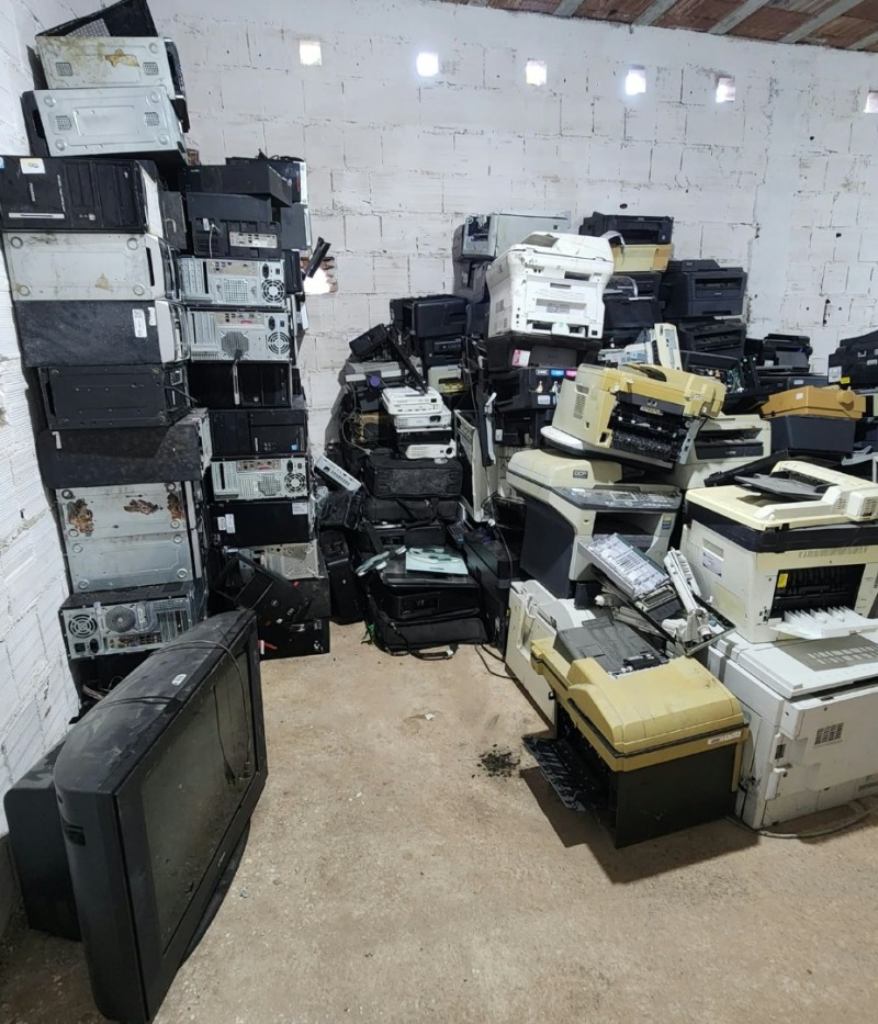 SUCATA: MATERIAL TI E ELETROELETRÔNICOS