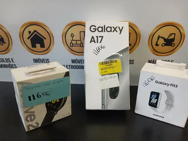 CELULAR SAMSUNG GALAXY A17 COM IA, 256GB, 8GB RAM, CÂMERA 50MP, TELA 6,7 POLEGADAS, NFC E IP54 — CINZA; RELÓGIO SAMSUNG GALAXY WATCH SM-R820NZKPZTO PR