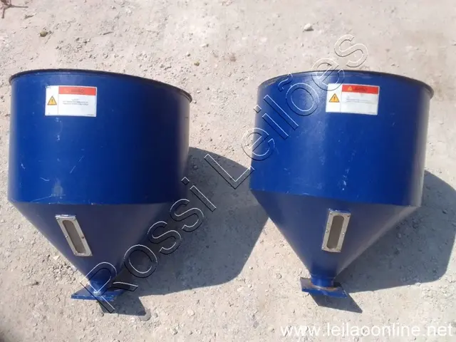 2 un.alimentador para injetora largura 57cm x 67 altura.