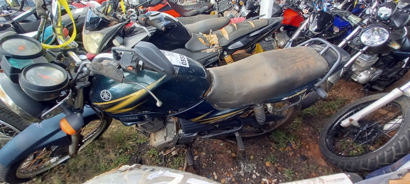 SUCATA APROVEITÁVEL COM MOTOR INSERVÍVEL