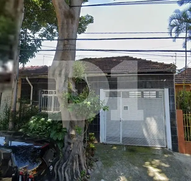 Casa - 170,00 m² (a.c.) e 240,00 m² (a.t.)