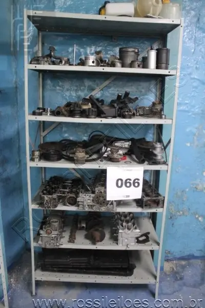 PRATELEIRA C/ PEÇAS AUTO DIVERSAS
