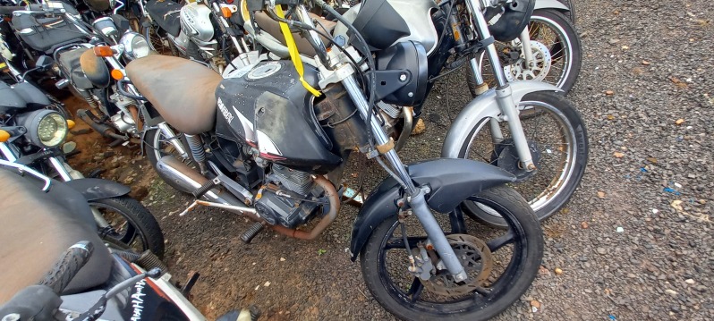 SUCATA APROVEITÁVEL COM MOTOR INSERVÍVEL