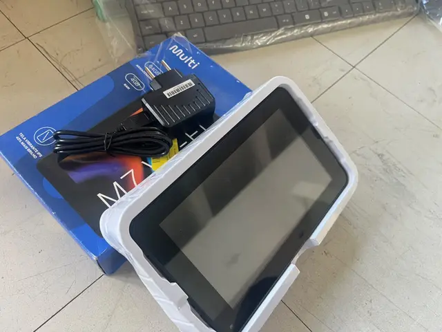 MONITOR ODYSSEY G5 27 POLEGADAS, TABLET M7 NB409 COM TELA DE 7 POLEGADAS, WI-FI, 4GB RAM E 64GB, TECLADO E MOUSE SEM FIO LOGITECH MK235 E TECLADO REDRAGON DARK AVENGER MK2 DIY BROWN