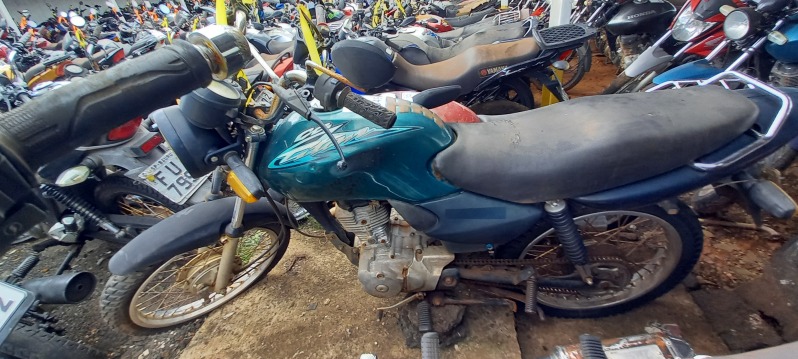 SUCATA APROVEITÁVEL COM MOTOR INSERVÍVEL
