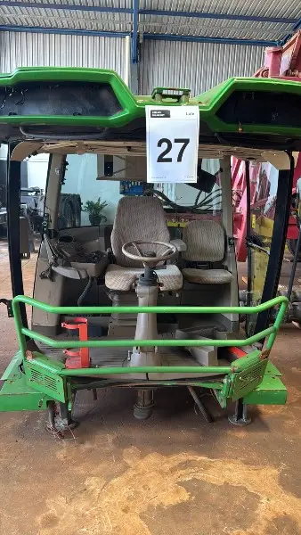 CABINE DA COLHEDORA DE CANA JOHN DEERE (PEÇAS FALTANDO)
