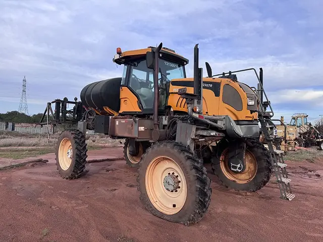 PULVERIZADOR VALTRA BS3020 H; ANO 2014. - EQP.13130010/1149 - LOC. TAPEJARA