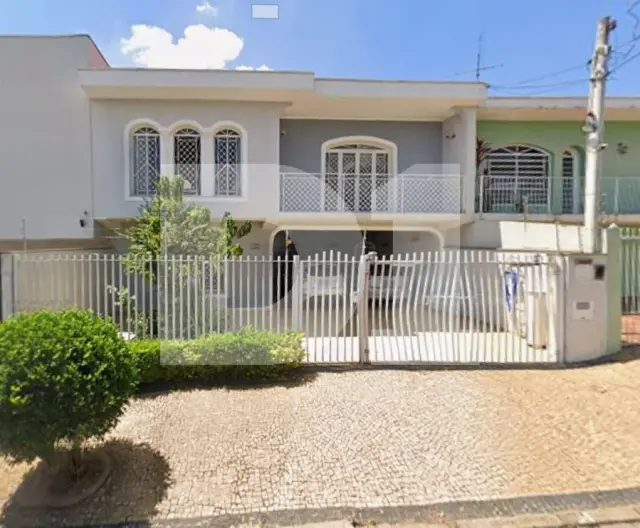 Casa - 219,60 m² (a.c.) e 250,00 m² (a.t.)