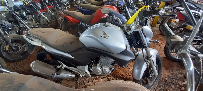 SUCATA APROVEITÁVEL COM MOTOR INSERVÍVEL