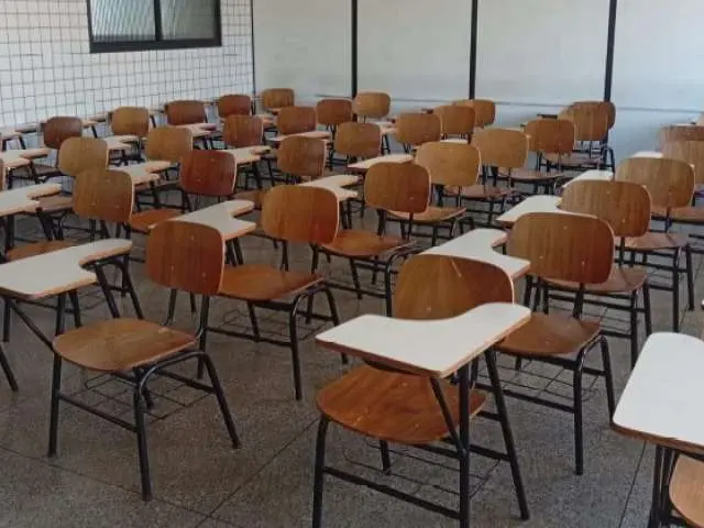 1.600 carteiras escolares