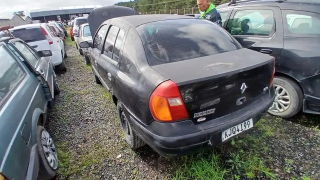 AUTOMOVEL RENAULT/CLIO EXP 10 16VS Ano: 2003/2004