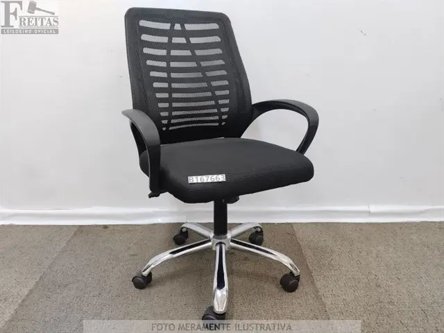 LOTE COM 01 CADEIRA EXECUTIVA G3 TECIDO GIRATÓRIA BASE CROMADA APOIO BRAÇO AJUSTE ALTURA RODAS NYLON