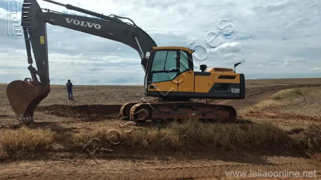 [ VÍDEO ] Escavadeira Volvo Ec 220D Ano 2015 Operacional.