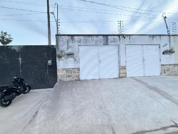 Casa - Área privativa: 80 m², Com 2 qt(s) - Localizado(a): RUA JORGE FIGUEIREDO, N. 3337, QD U LT 41 E 43 - ITAITINGA/CE - CEP: 61880000