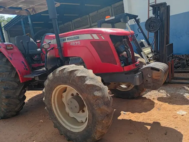 TRATOR MASSEY FERGUSON 4275; ANO 2016; 4X4 - FUNCIONANDO