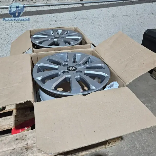 04 produtos automotivos, sendo eles