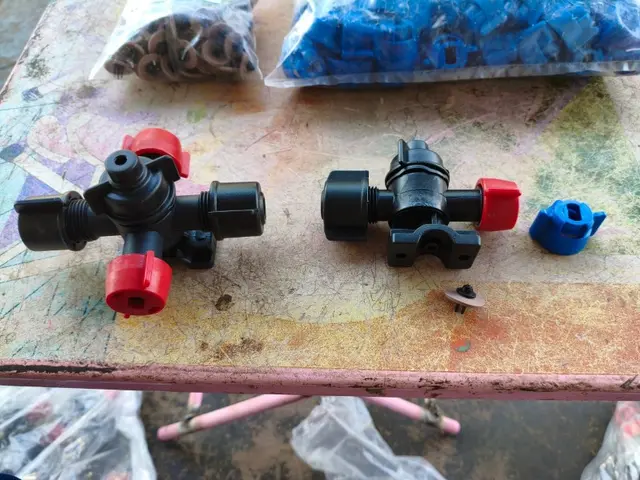 Lote com: 50 porta bico duplo com antigotejo jacto - 150 porta bico com antigotejo jacto - 100 diafr…