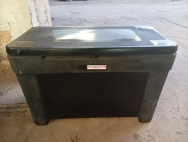 CAIXA TÉRMICA DURAFORT 360LITROS PRETA - NO ESTADO QUE SE ENCONTRA