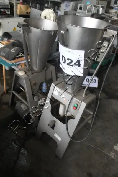 2 UN. LIQUIDIFICADORES INDUSTRIAIS SKYMSEN E 3 MOTORES ELÉTRICOS - NO ESTADO