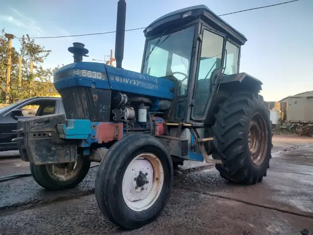 TRATOR NEW HOLLAND 5630
