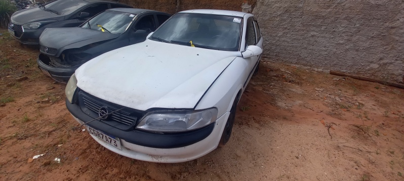 SUCATA APROVEITÁVEL COM MOTOR INSERVÍVEL