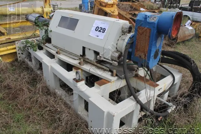 MÁQUINA - Aprox. 3.300Kg