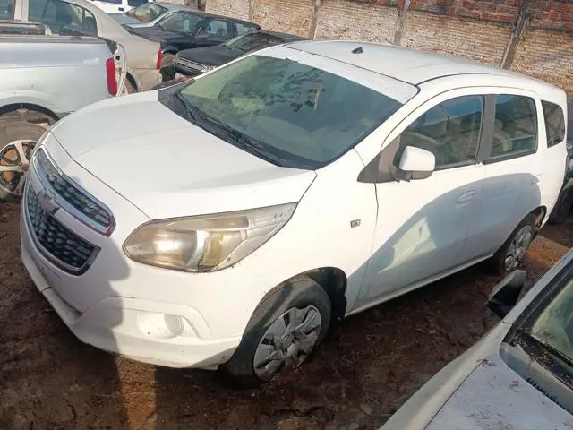 CHEVROLET - SPIN 1.8L MT LT