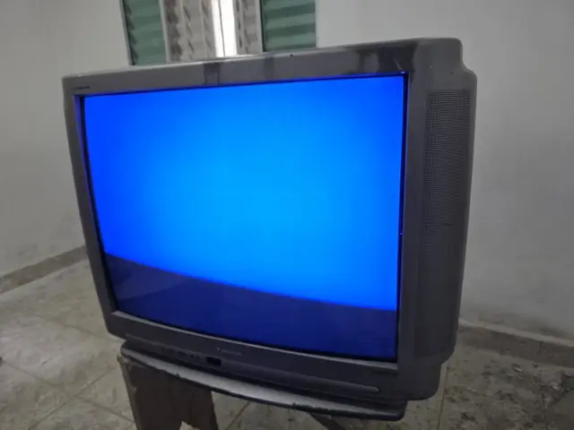 TV DE TUBO PANASONIC PANABLACK; MODELO TC-33V9; APROX. 33 POLEGADAS; COM CONTROLE REMOTO