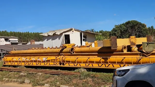 BATE-ESTACA SOBRE ESTEIRAS MARCA XUZHOU MODELO JZU60