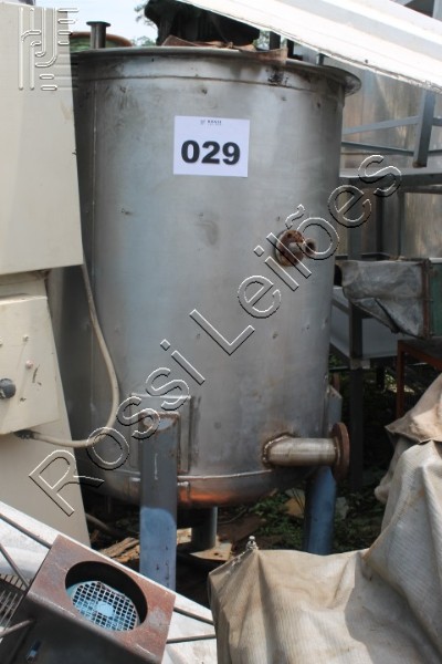 TANQUE COM BATEDOR E SERPENTINA; CAP. 1200L