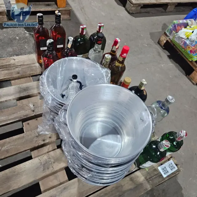 PROXIMADAMENTE 30 ITENS DE BEBIDAS E DIVERSAS, DENTRE ELAS