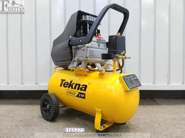 LOTE COM 01 COMPRESSOR DE AR TEKNA CP8022-1CK3B 20L 127V 2HP OD220 COM ACESSÓRIOS 08/24 1011023