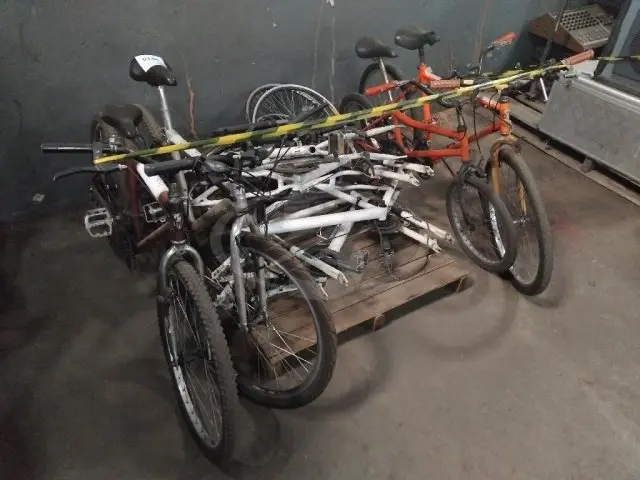 APROXIMADAMENTE 8 BICICLETAS E QUADROS USADOS