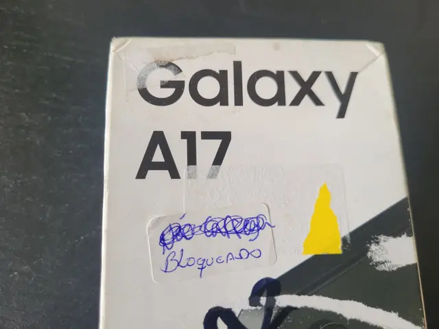 CELULAR SAMSUNG GALAXY A17 4G COM IA, 256GB, 8GB RAM, CÂMERA DE 50MP, TELA DE 6,7 POLEGADAS, NFC E IP54 — PRETO