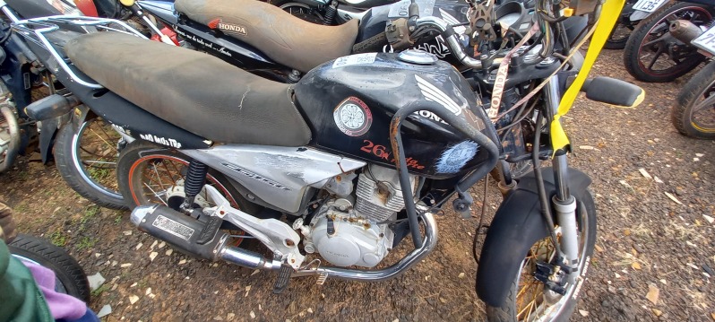 SUCATA APROVEITÁVEL COM MOTOR INSERVÍVEL
