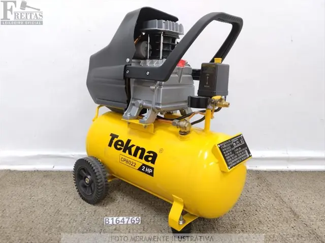 LOTE COM 01 COMPRESSOR DE AR TEKNA CP8022-1CK3B 20L 127V 2HP OD220 SEM ACESSÓRIOS 09/23 101023