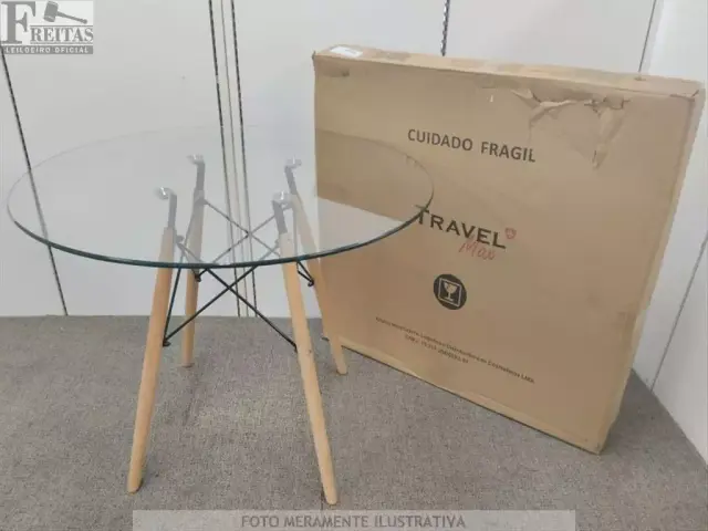 LOTE COM 01 MESA REDONDA TRAVEL MAX TAMPO DE VIDRO EAMES TM INCOLOR GLASS PÉS PALITO MADEIRA (0,90…