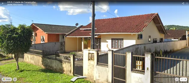 Terreno com 446,20m2 com 2 casas de Alvenaria uma de 87,00m2 e outra com 31,17m2 em boa localização