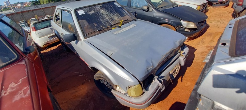 SUCATA APROVEITÁVEL COM MOTOR INSERVÍVEL