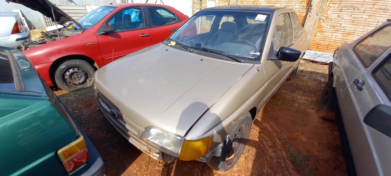 SUCATA APROVEITÁVEL COM MOTOR INSERVÍVEL