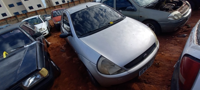 SUCATA APROVEITÁVEL COM MOTOR INSERVÍVEL