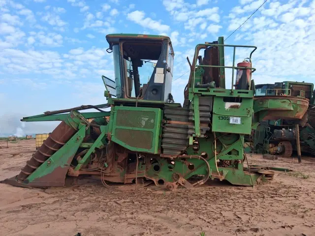 COLHEDORA JOHN DEERE 3522 - ANO 2013 - EQP.13020112/591 - LOC. CIDADE GAÚCHA